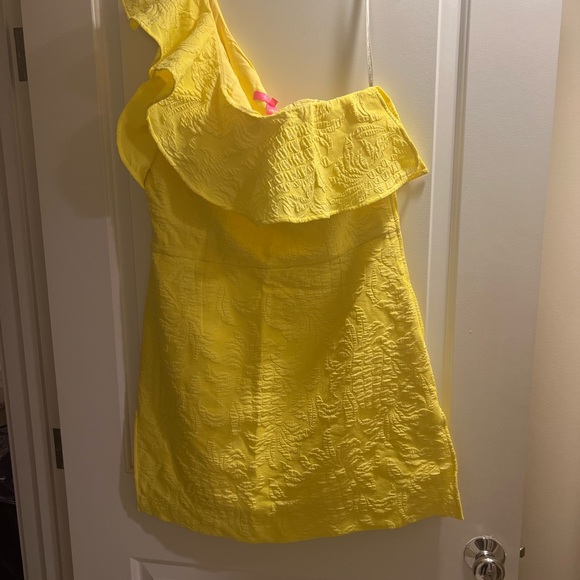 Lilly Pulitzer Kipton Romper. Size 14. Yellow - Picture 2 of 4